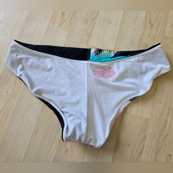 Victoria's Secret The Cheeky Hipster Bathing Suit Bottoms Size Medium - Picture 5 of 8